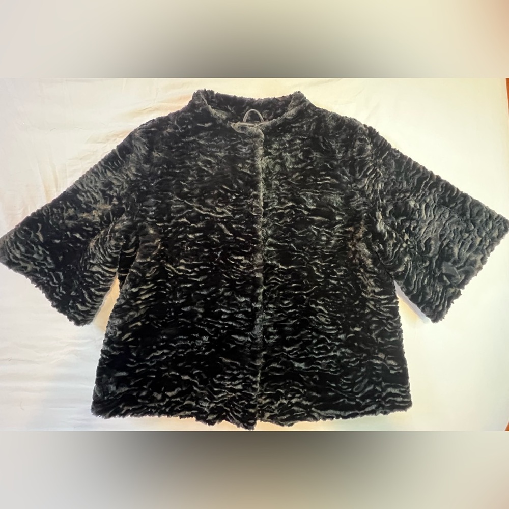 Pinko shrug black, faux fur size 6 preowned